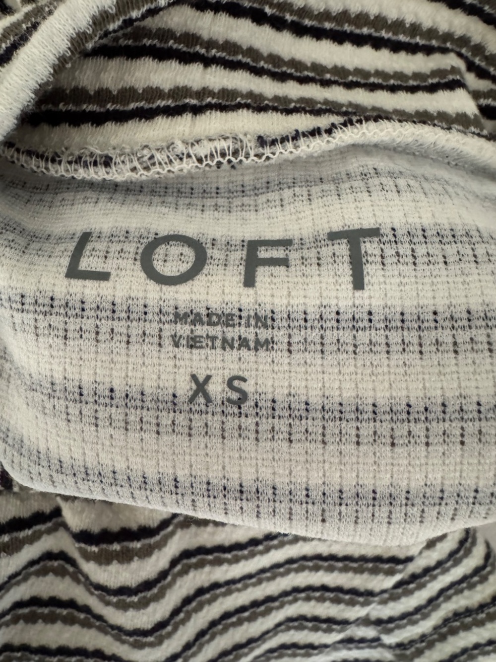 Loft Mock Neck Sleeveless Top Size XS - Picture 4 of 5